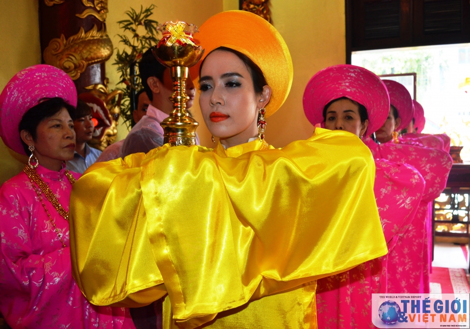 tan mat xem nghe sy hoai linh te le den song son