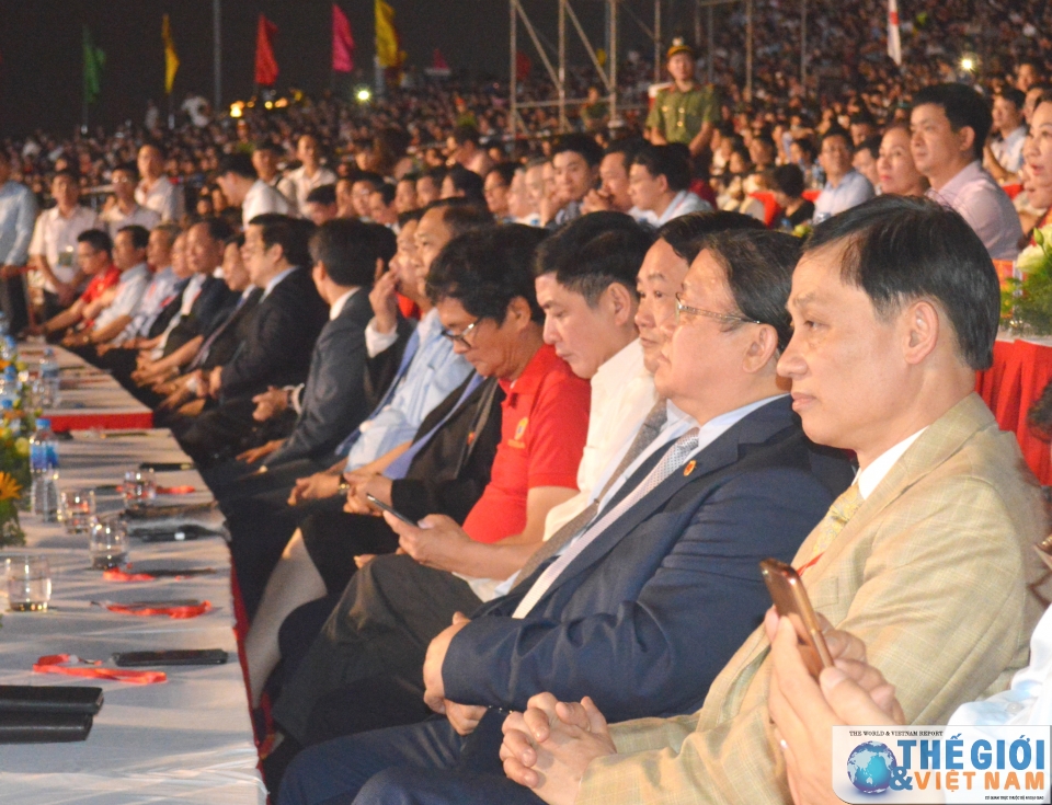 khai mac nam du lich 2018 va dem hoi vu dieu anh sang