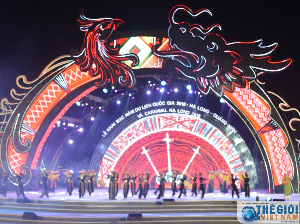 khai mac nam du lich 2018 va dem hoi vu dieu anh sang