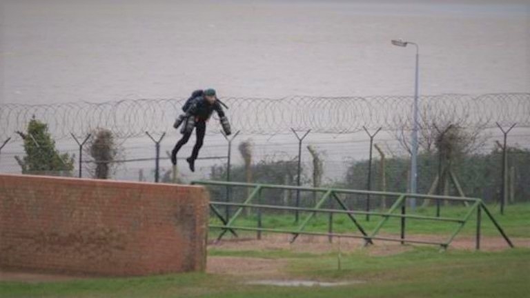 jet pack linh khong chien
