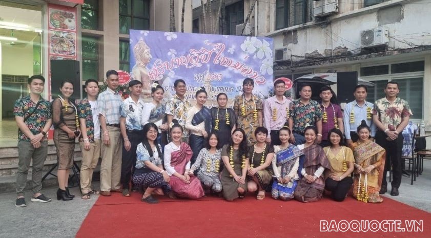 Rộn ràng chào mừng Tết Bunpimay Lào năm 2022