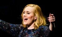 “Sát thủ giải thưởng” Adele giành giải Nhạc sỹ của năm