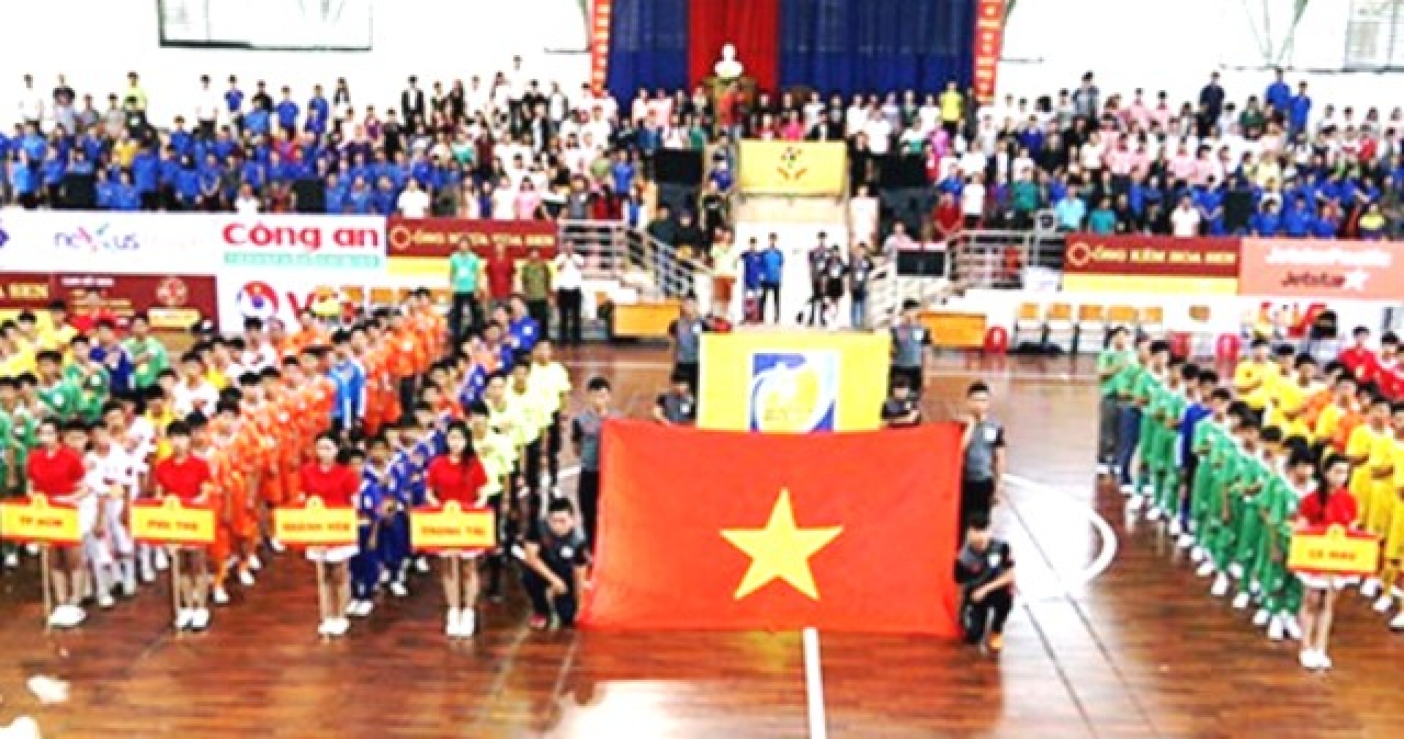 khai mac giai bong da tre em co hoan canh dac biet