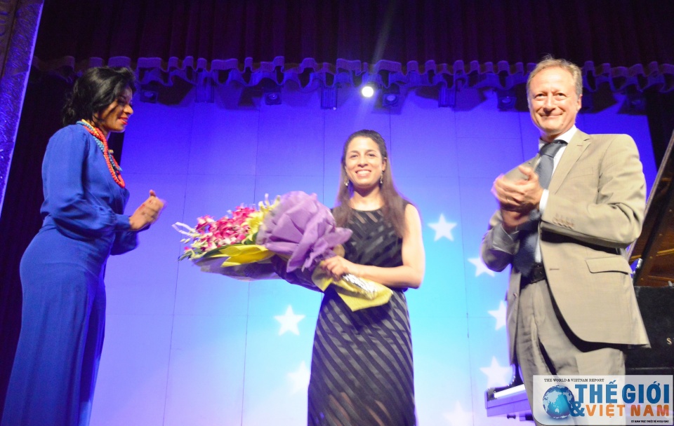 celimene daudet net lang man chau au giua long ha noi