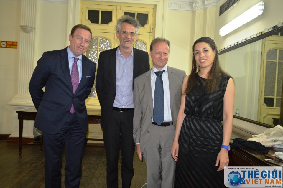 celimene daudet net lang man chau au giua long ha noi