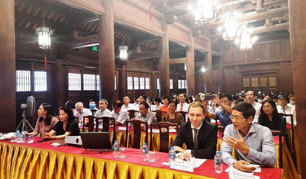 Đại diện Đại sứ quán CHLB Đức tại Hà Nội, cùng đạ diện các Bộ, Ban, Ngành và các Trường Đại học tham dự buổi lễ. (Ảnh: MC)