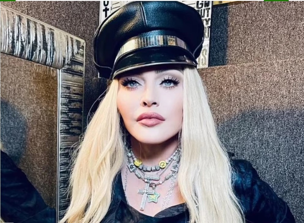 Công chúng mong Madonna hãy... già đi "có tự trọng" Công chúng mong Madonna hãy... già đi "có tự trọng"