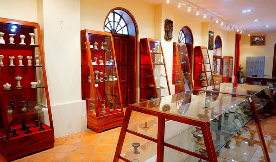 Ngỡ ngàng bộ sưu tập đèn dầu cổ hàng nghìn năm tuổi ngo ngang bo suu tap den dau co hang nghin nam tuoi