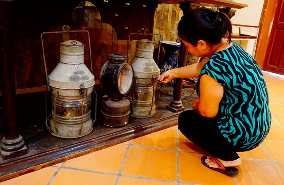 Ngỡ ngàng bộ sưu tập đèn dầu cổ hàng nghìn năm tuổi ngo ngang bo suu tap den dau co hang nghin nam tuoi