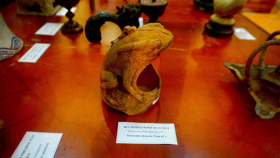 Ngỡ ngàng bộ sưu tập đèn dầu cổ hàng nghìn năm tuổi ngo ngang bo suu tap den dau co hang nghin nam tuoi