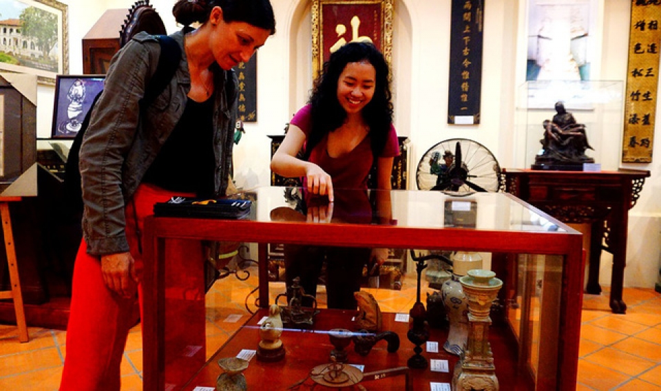 Ngỡ ngàng bộ sưu tập đèn dầu cổ hàng nghìn năm tuổi ngo ngang bo suu tap den dau co hang nghin nam tuoi