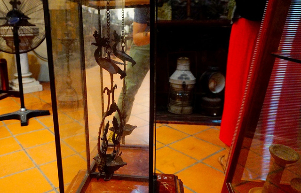 Ngỡ ngàng bộ sưu tập đèn dầu cổ hàng nghìn năm tuổi ngo ngang bo suu tap den dau co hang nghin nam tuoi