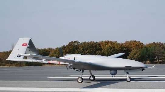 uav trinh sat va tan cong bayraktar tb2 cua tho nhi ky lam mua lam gio o thi truong nuoc ngoai