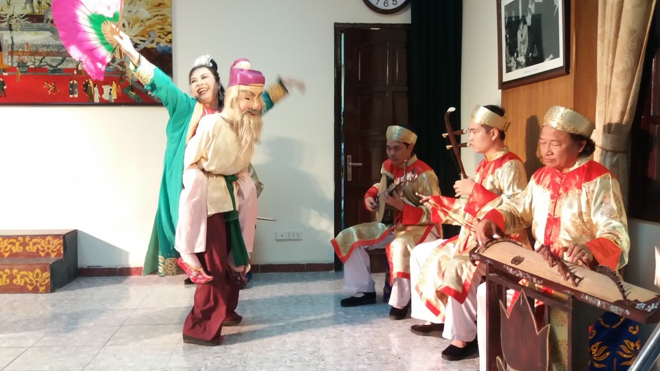 can bo nu bo ngoai giao tim hieu nghe thuat tuong