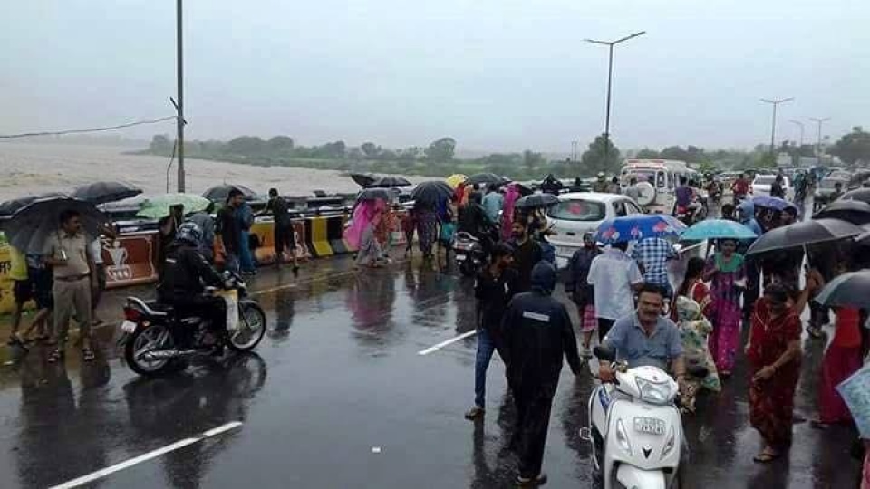 mount abu mua lon chua tung co trong 100 nam gay sat lo dat nghiem trong