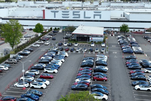 Tesla kinh doanh tốt, ECB nâng lãi suất... điểm tựa cho chứng khoán Mỹ tăng phiên thứ ba liên tiếp