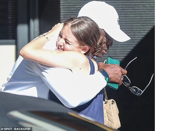 Nghệ sỹ Seal- Cha dượng tốt nhất Hollywood, thay 'triệu phú bội bạc' nuôi con gái. (Nguồn: Dân trí) Nghệ sỹ Seal- Cha dượng tốt nhất Hollywood, thay 'triệu phú bội bạc' nuôi con gái. (Nguồn: Dân trí)