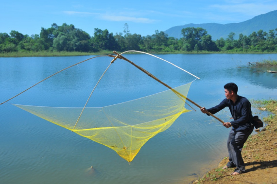 tai hien hoat dong danh bat ca cua dong bao kho mu