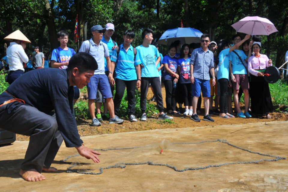 tai hien hoat dong danh bat ca cua dong bao kho mu