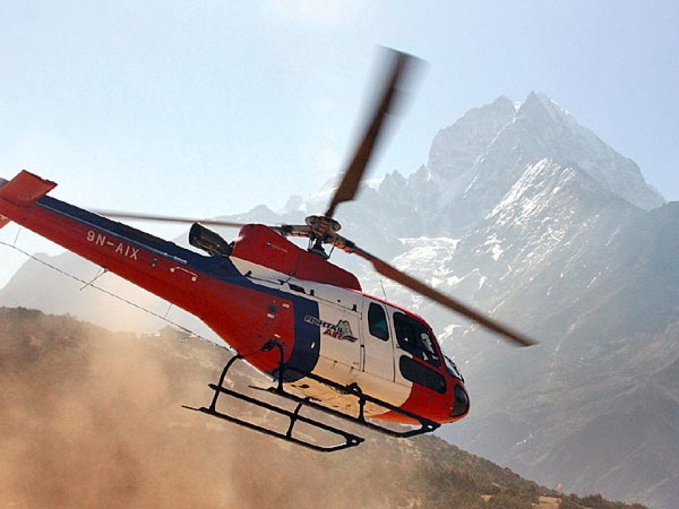 nepal may bay roi 7 nguoi thiet mang