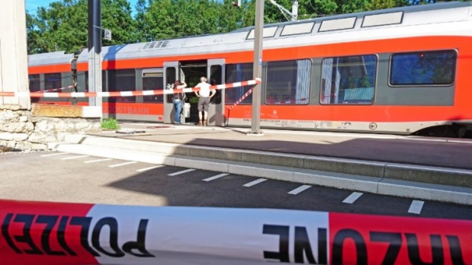 Thụy Sĩ: Tấn công bằng dao trên tàu hỏa, 7 người bị thương thuy si tan cong bang dao tren tau hoa 7 nguoi bi thuong