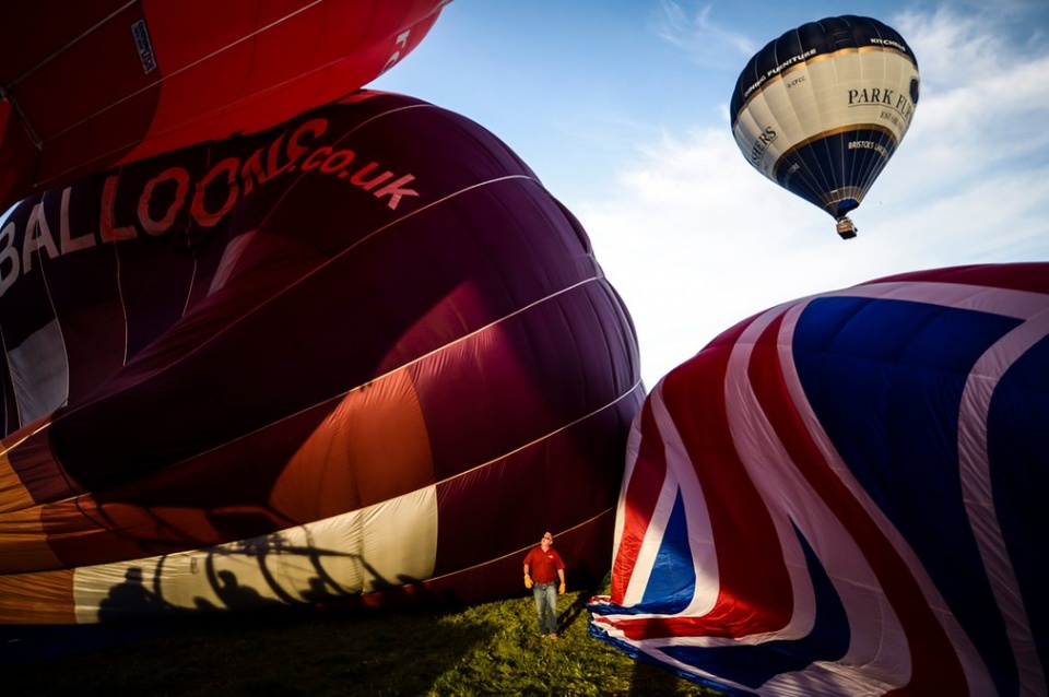 buc tranh ruc ro tren bau troi nuoc anh