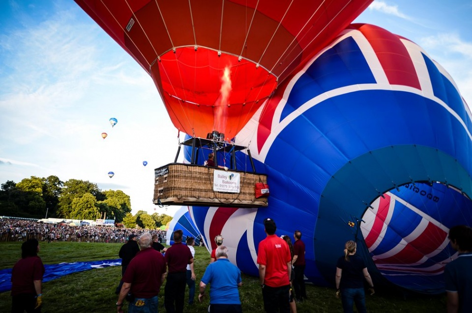 buc tranh ruc ro tren bau troi nuoc anh
