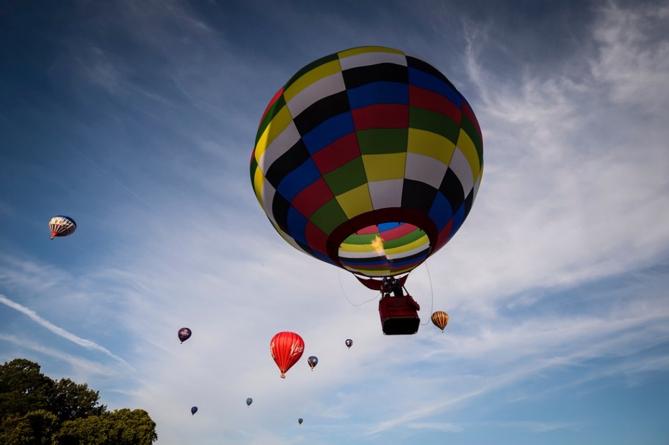 buc tranh ruc ro tren bau troi nuoc anh