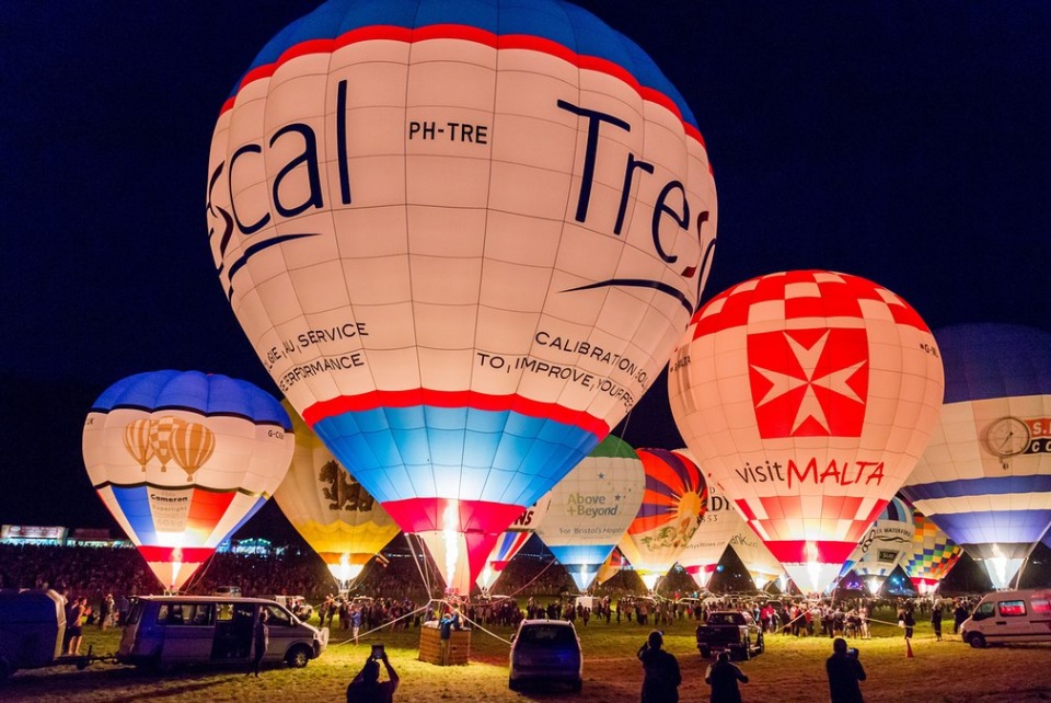 buc tranh ruc ro tren bau troi nuoc anh