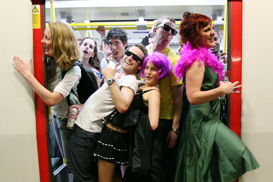 Anh: Dịch vụ tàu đêm tại London chính thức đi vào hoạt động anh dich vu tau dem tai london chinh thuc di vao hoat dong