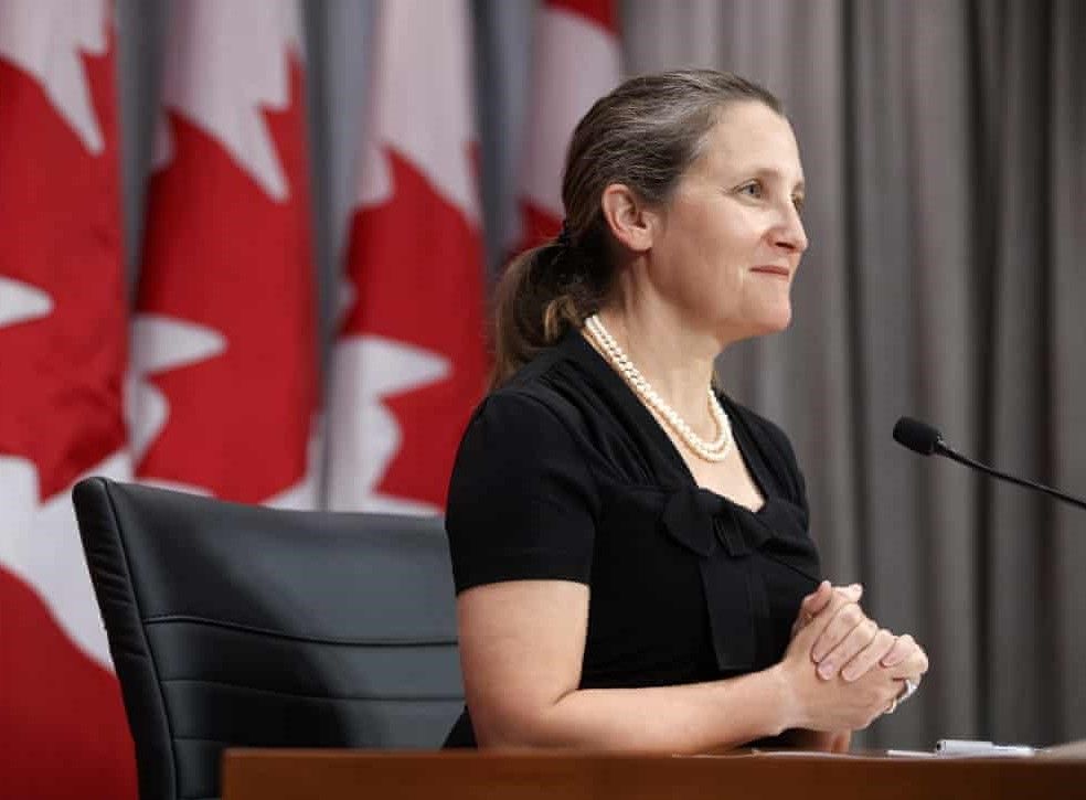 canada an mieng tra mieng khi bi my ap thue nhom 10