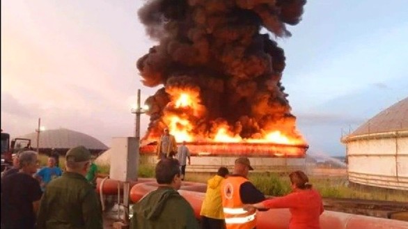 Mỹ-Cuba 'bắt tay' kiểm soát vụ cháy kho chứa dầu