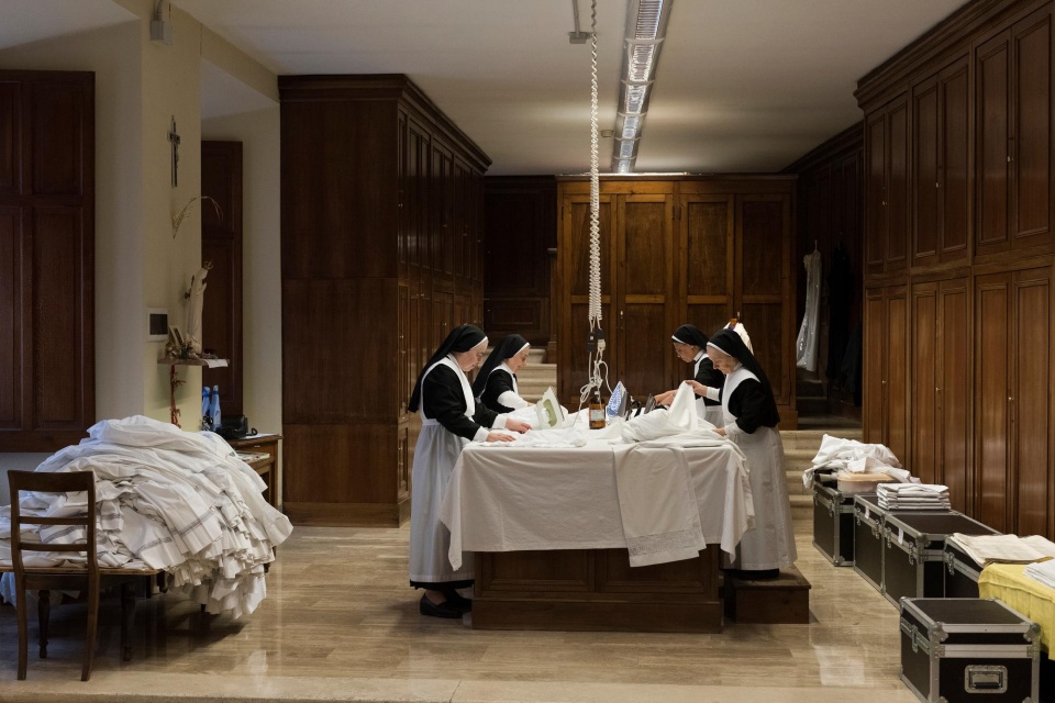 cuoc song ben trong vatican