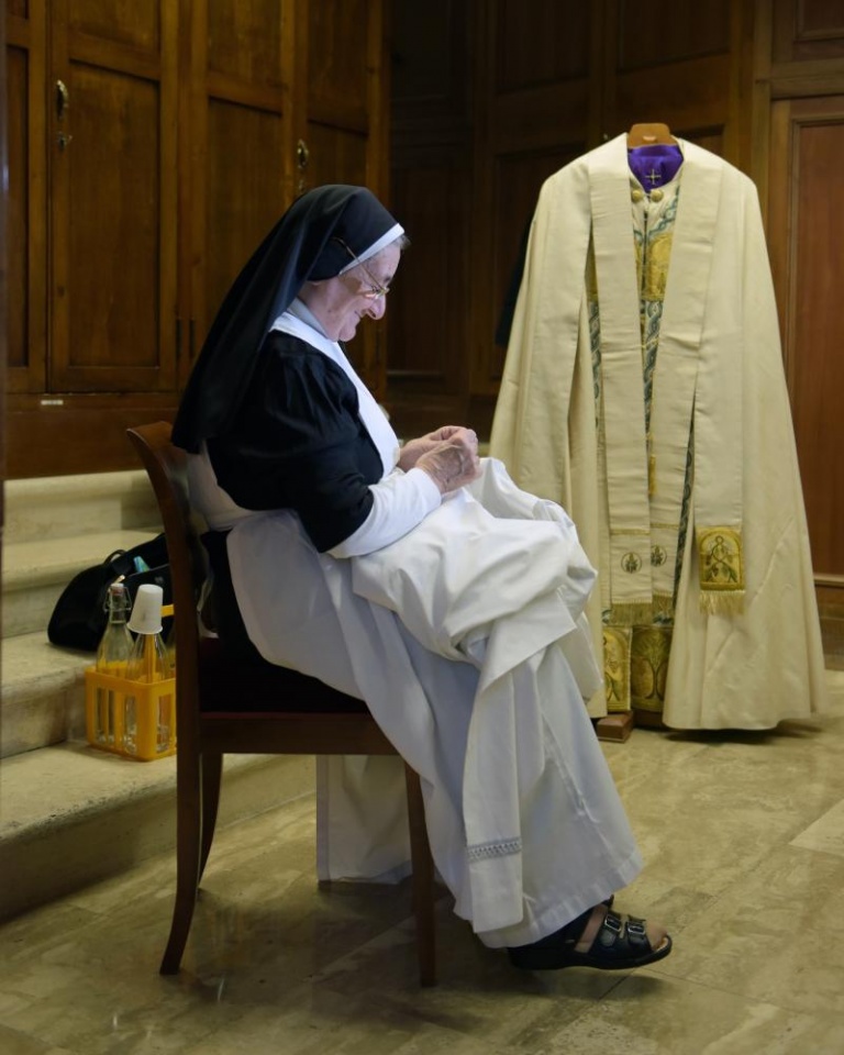 cuoc song ben trong vatican