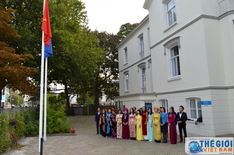 mit tinh ky niem cach mang thang tam va quoc khanh 29 tai ha lan