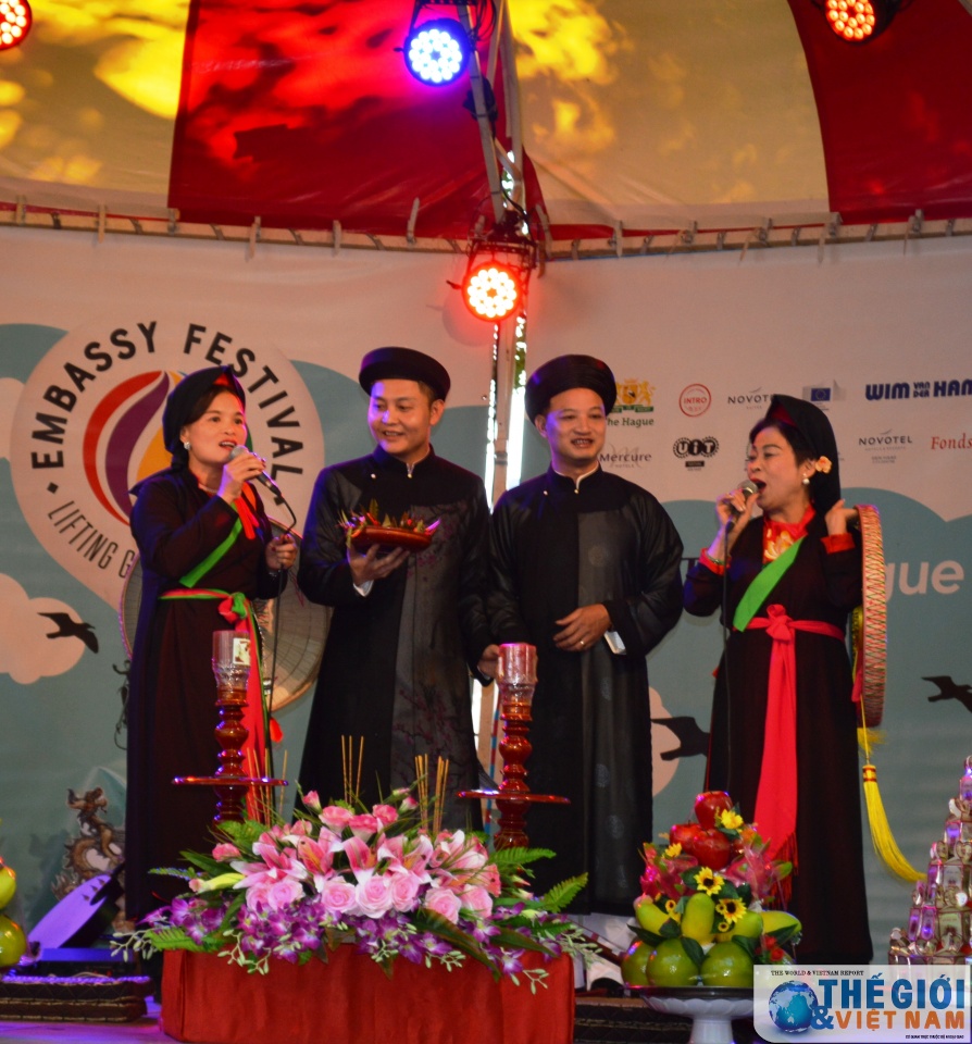 viet nam tham du embassy festival quoc te lan thu v tai ha lan