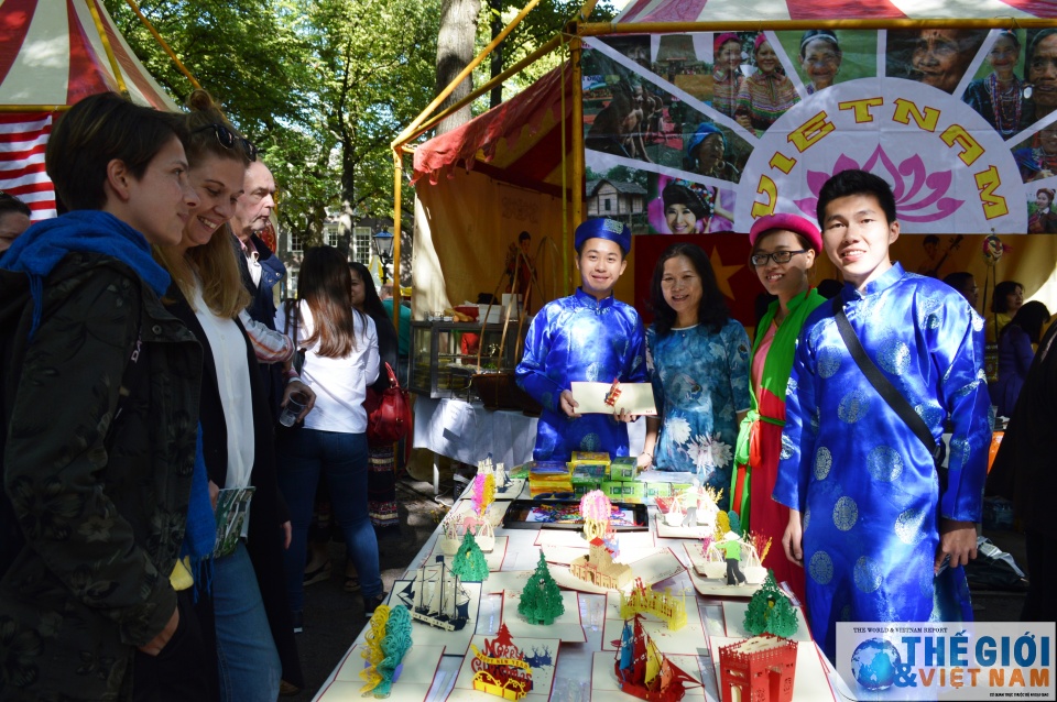 viet nam tham du embassy festival quoc te lan thu v tai ha lan