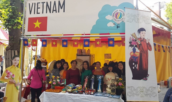 quang ba van hoa viet tai embassy festival ha lan 2019