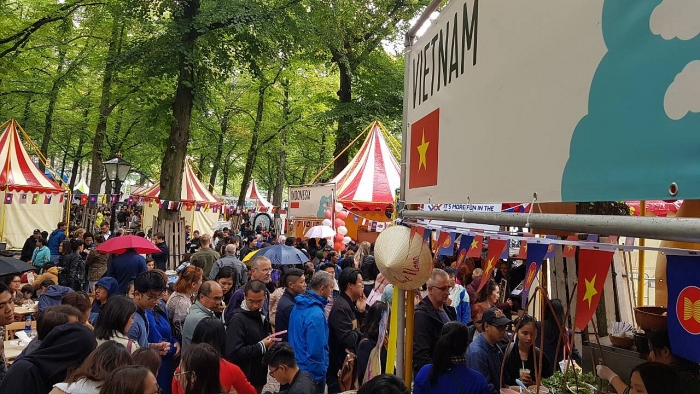 quang ba van hoa viet tai embassy festival ha lan 2019