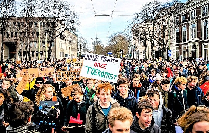 bieu tinh quy mo lon chong bien doi khi hau o la haye ha lan