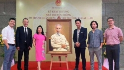 12 bức chân dung Bộ trưởng Ngoại giao: Chuyện kể sau những cành cọ