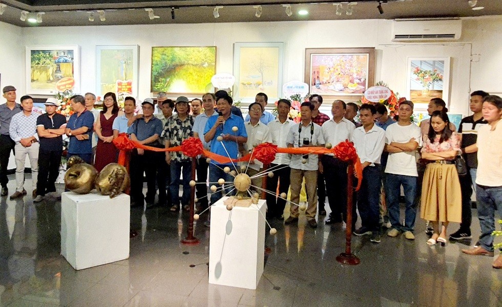 Những 'họa sỹ đồng quê' tuôn trào Sắc màu quê hương