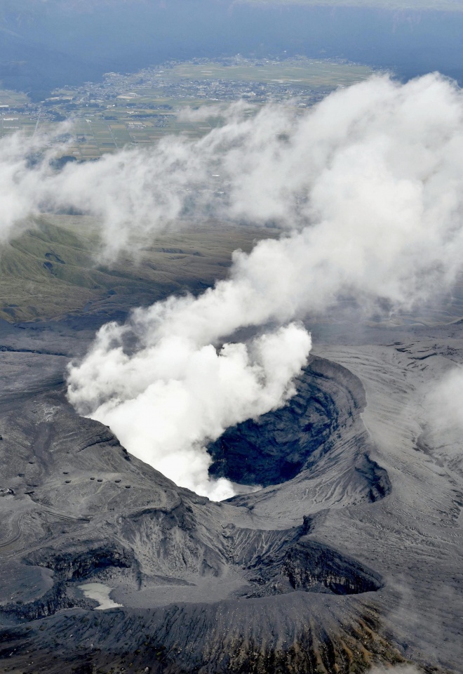 nhat ban nui lua aso phun trao du doi