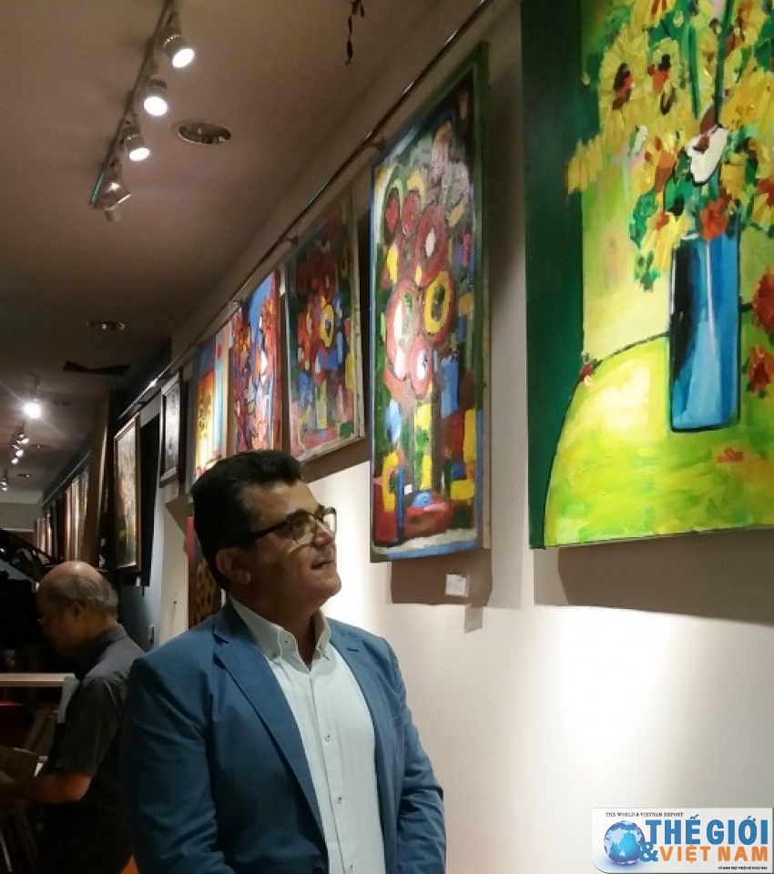 kanellos in vietnam phieu voi mau co cung dai su hy lap