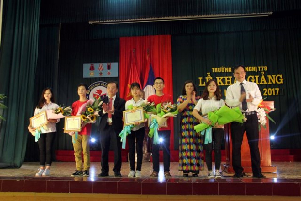 Ngôi trường 58 tuổi đậm đà tình nghĩa Việt – Lào ngoi truong 58 tuoi dam da tinh nghia viet lao