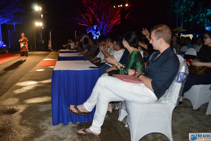 hanoi art connecting 4th 2019 den hen lai len