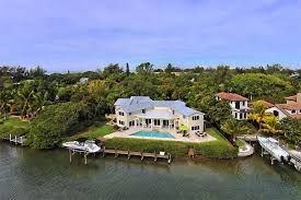 vi sao gioi thuong luu ua chuong bat dong san ven song