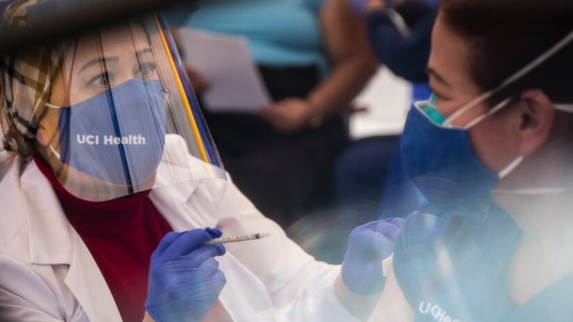 who dua ra khuyen cao ve doi tuong nen tiem vaccine covid19 tang cuo ng