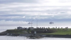 Tàu container hóa chất bốc cháy, phát tán khí độc ngoài khơi bờ biển Canada