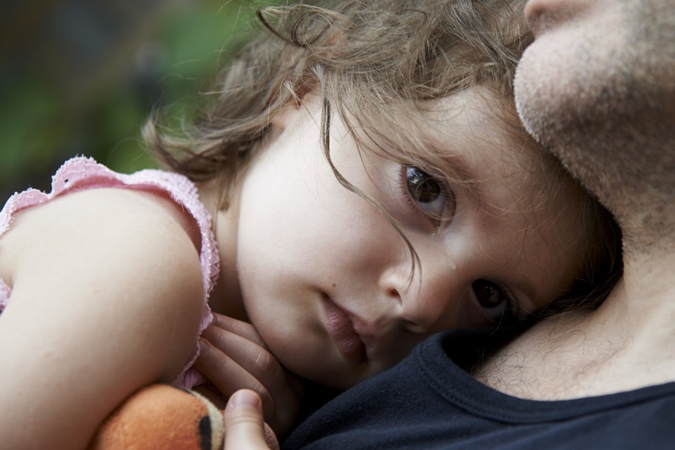 tre chiu tac dong tieu cuc tu mau thuan giua bo me